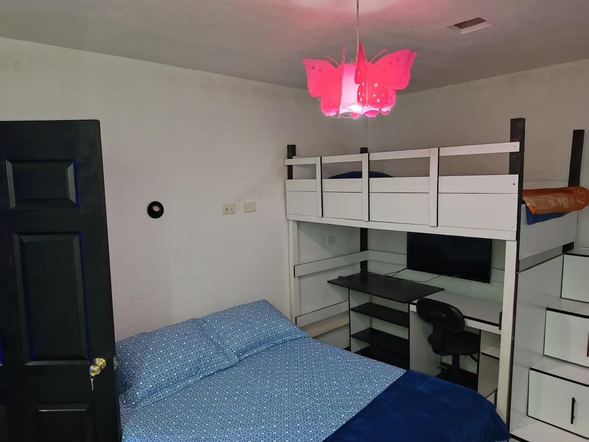Dormitorio con litera