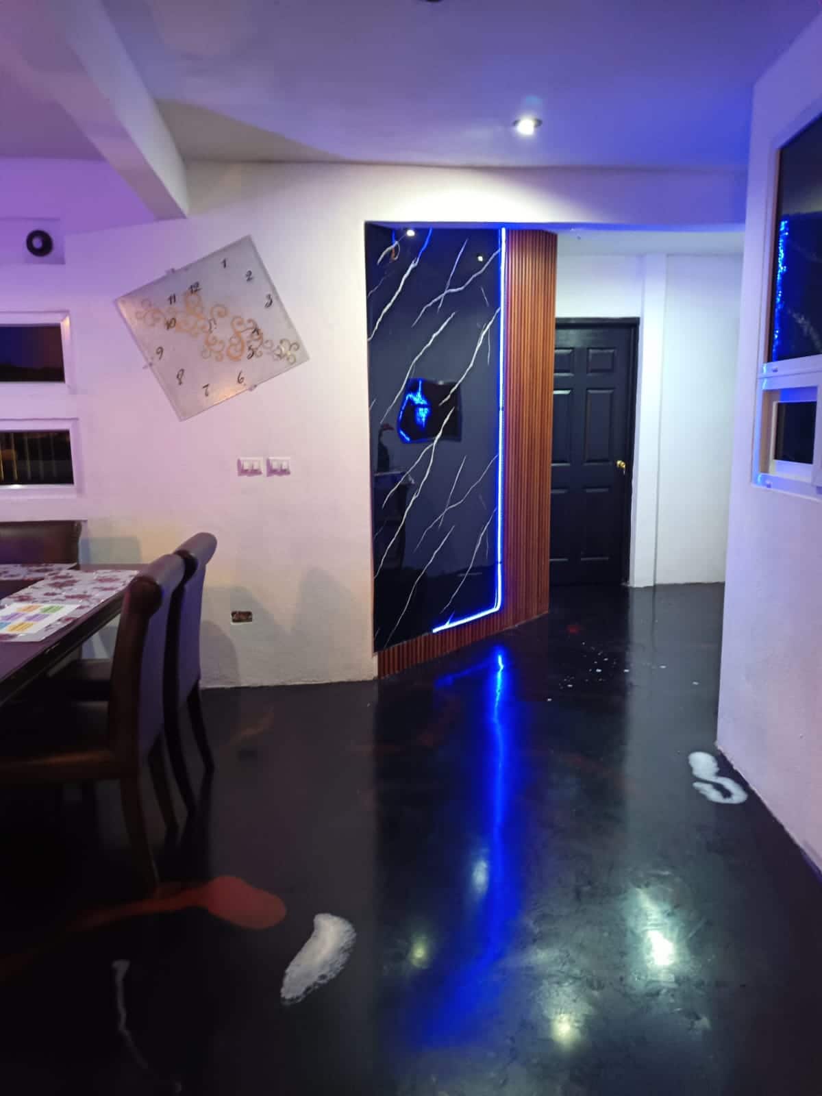Pasillo iluminado
